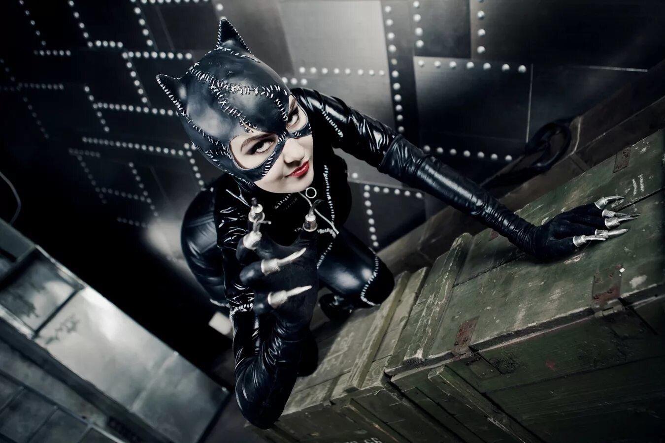 селина кайл 2004. холли берри 2004. селина кайл женщина-кошка +18. Catwoman селина кайл 2004. джули ньюмар женщина кошка.
