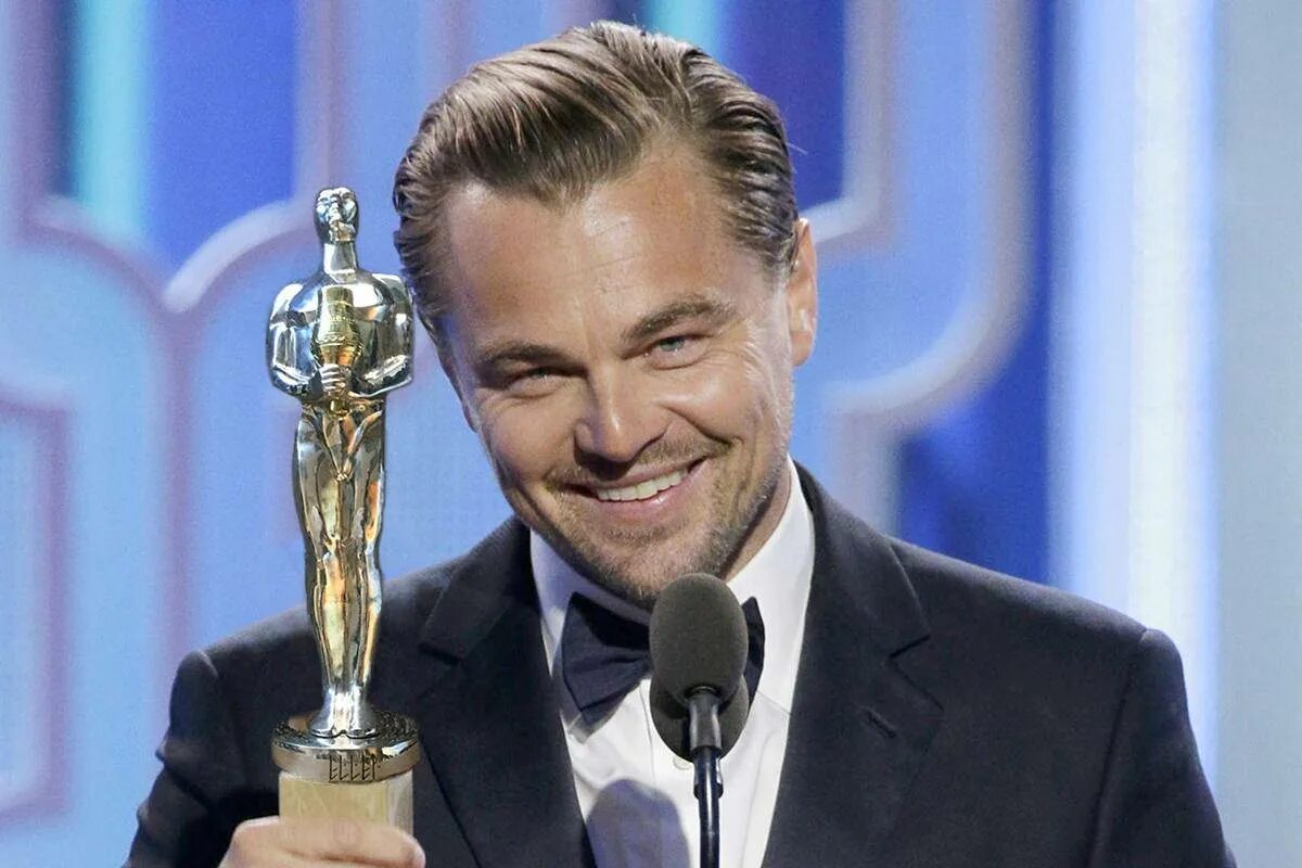 Оскар леонардо ди. Ди каприо оскар 2022. Леонардо ди каприо с оскаром фото. Ди каприо оскар. Вручение оскара ди каприо.
