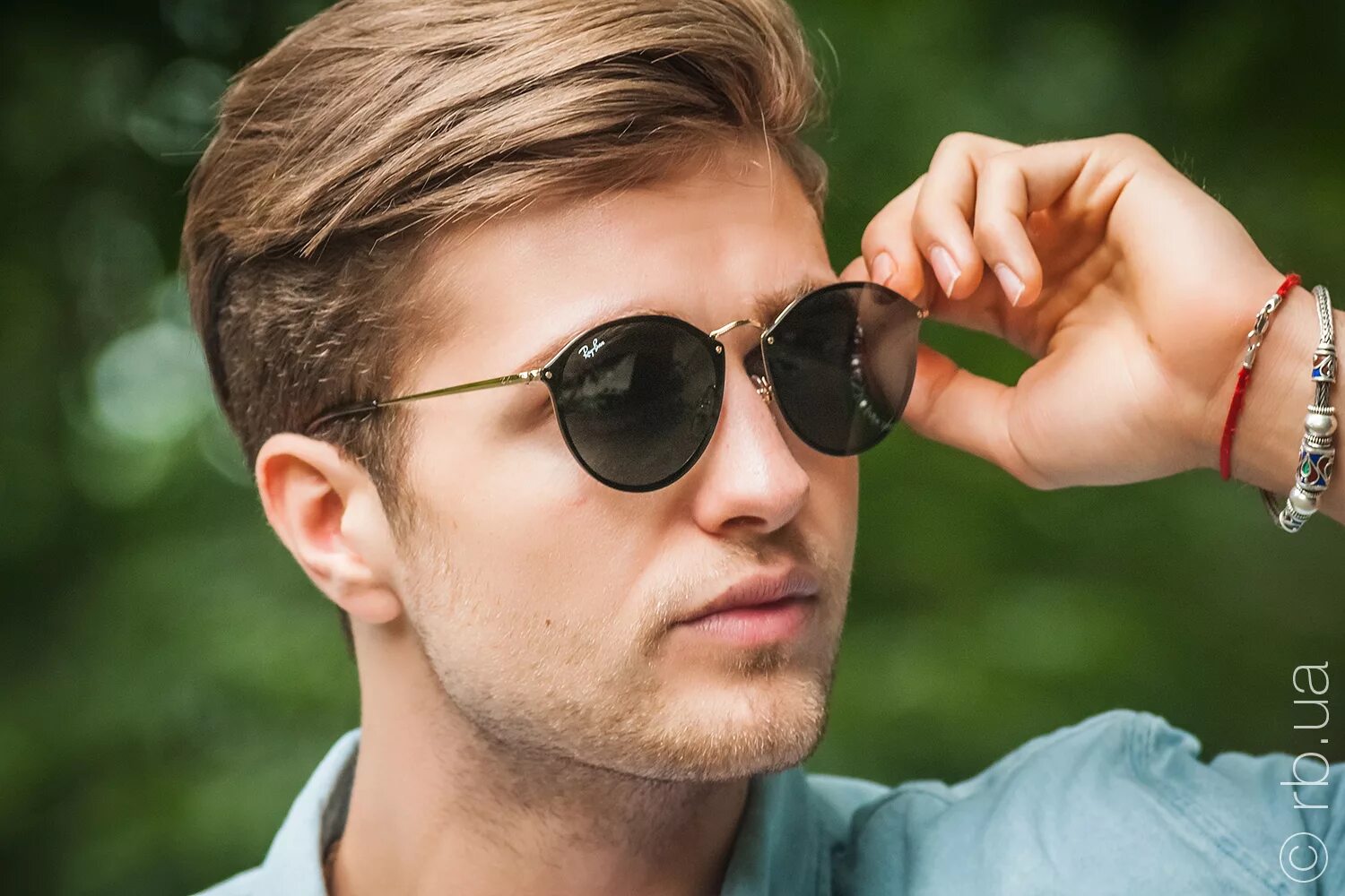 Парень в круглых очках. Очки солнцезащитные мужские. Парень в круглых очках. Парень в круглых очках. Oakley очки 2022.