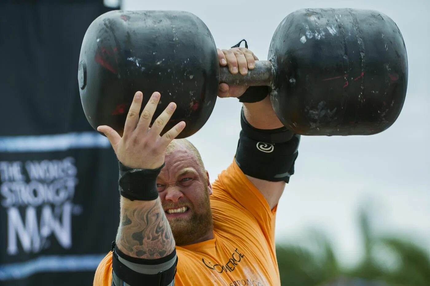 World strongest man. Самый сильный человек в мире. Самый сильный человек в ми. СПМ ый сильный человек в мире. Самый сильный человк в мир.