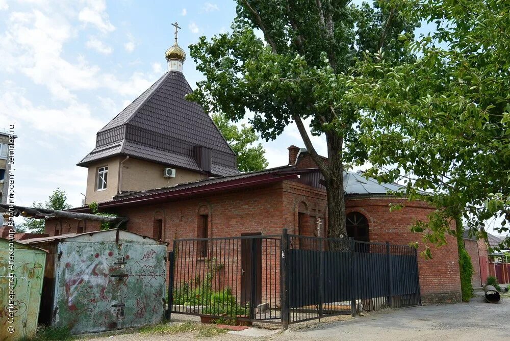 Церковь Яблоновский Адыгея. Храм новомучеников Яблоновский. Храм в пос Яблоновском. Храм собора новомучеников и исповедников российских Яблоновский.