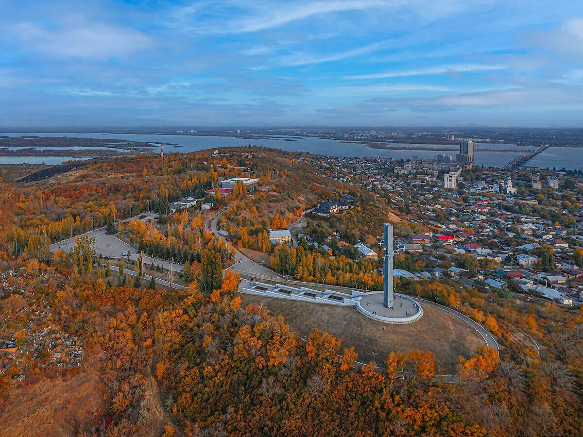 Саратов вб. Соколовая гора Саратов. Парк Победы Саратов. Парк на Соколовой горе в Саратове. Мемориальный комплекс Журавли Саратов.