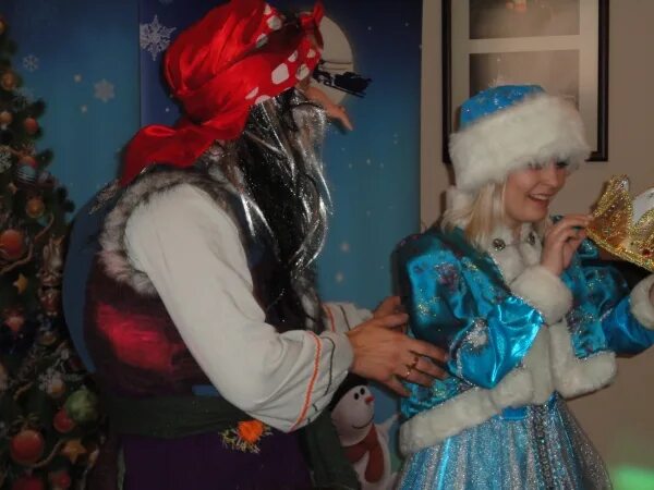 кощей на утреннике. новогодний корпоратив дед мороз. баба яга на корпоративе в новый год. образ бабы яги на новый год корпоратив. новогодний утренник для взрослых.