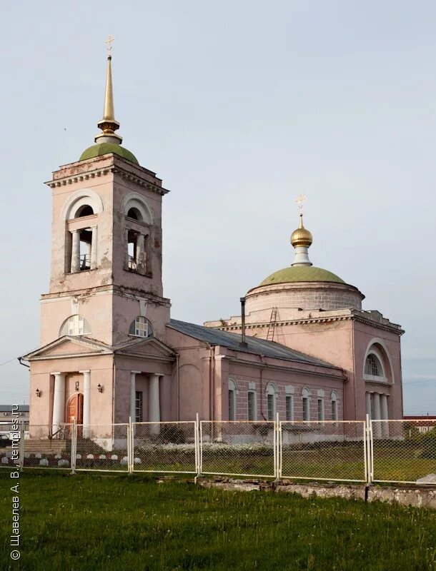 Церковь преображения (канищево). Преображенский храм рязань канищево. Храм в канищево рязань перед храмом стоят 2 гроба что это. Католическая церковь в рязани канище. Храм преображения канищево.