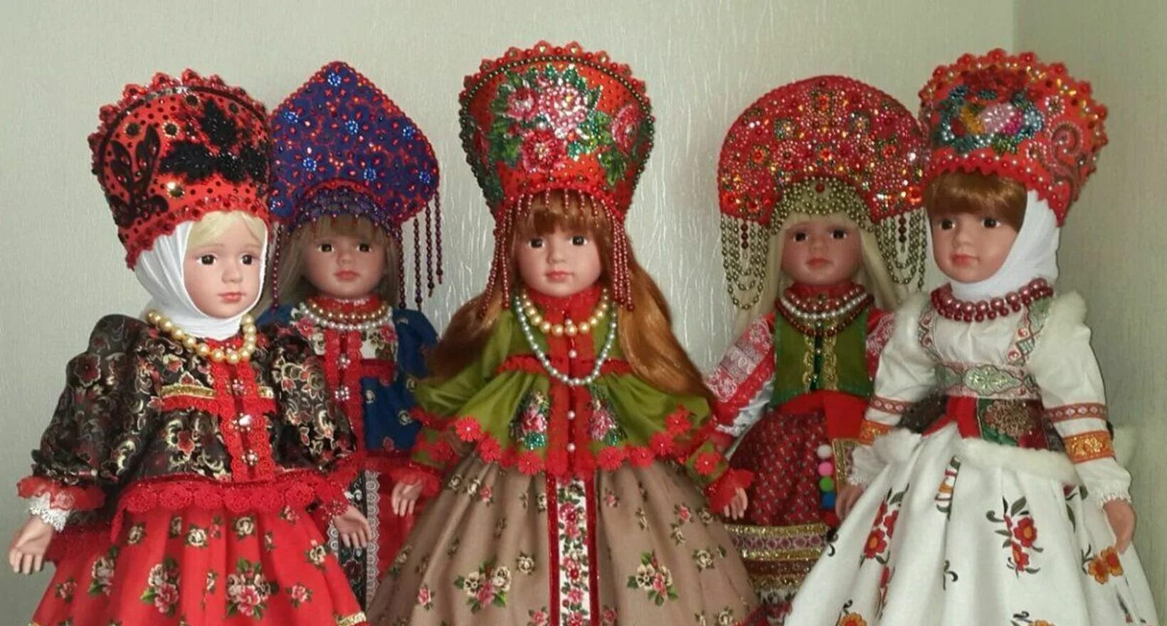 Купить кукол в национальных костюмах. Куклав руссуомкостюме. Куклы в русконородном костюме. Куклы в национальных костюмах. Кукла в русском национальном костюме.