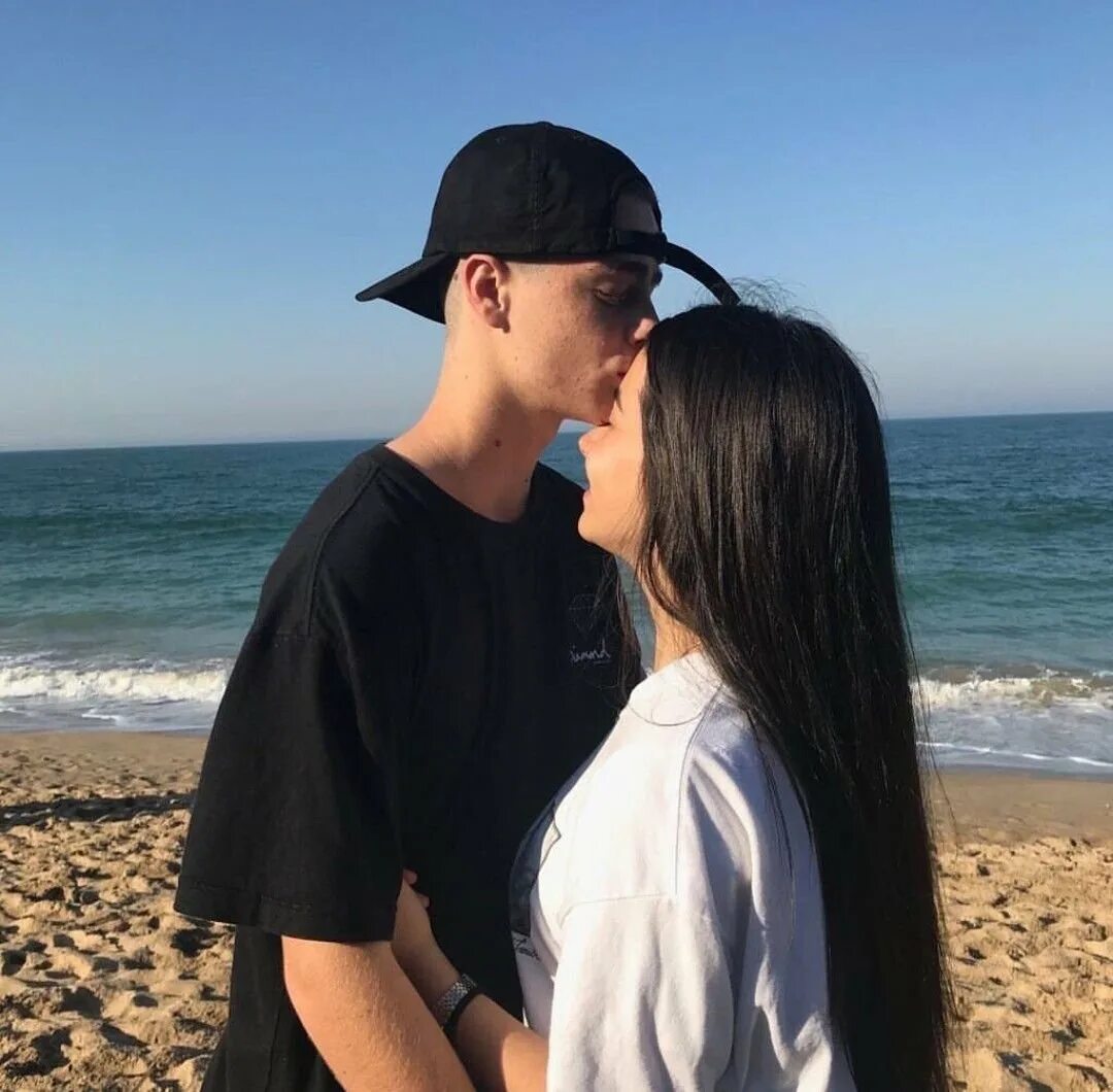 Идеи парных фотосессий. Парень с девушкой дома. Фотосессия парочек. Фото на аву для парней. Милые парочки в обнимку.