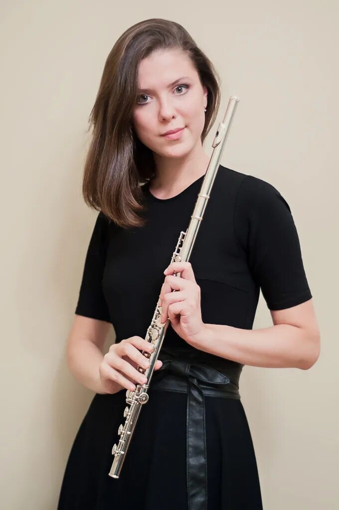 Известная флейтистка. Алиса ермакова флейта. Флейта санкт. Елена белкина флейта санкт-петербург. Софья апасова флейта.