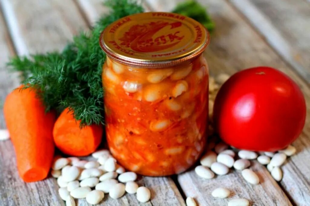 Кабачки с помидорами на зиму. Салат из фасоли на зиму. Фасоль на зиму в банках рецепты. Консервирование фасоли на зиму в собственном соку. Фасоль в томате на зиму.