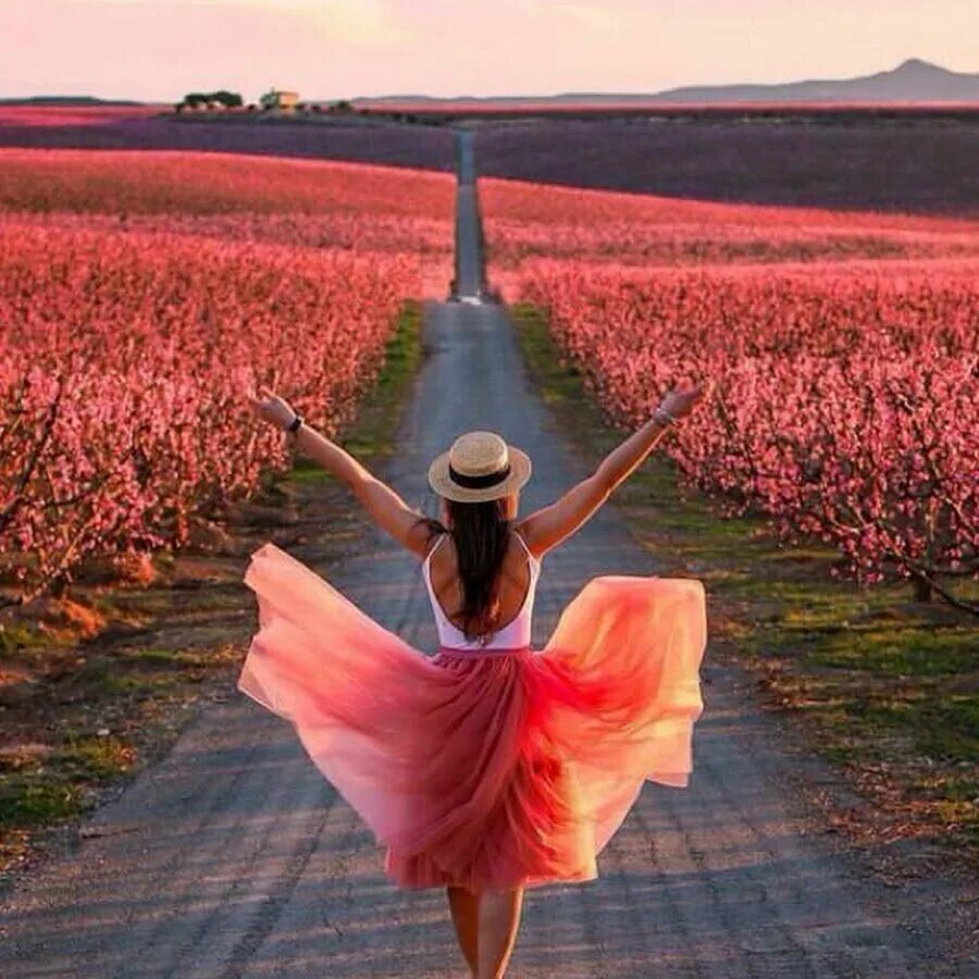 Сказочное утро. Радость вдохновения в новом дне. Наслаждение жизнью. Фея весны. Каждое мгновение жизни прекрасно.