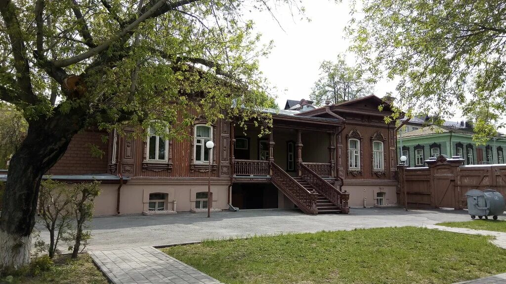 Буркова тюмень. Хохрякова 18 тюмень. Буркова тюмень. Деревянное зодчество тюмени дзержинского. Усадьба буркова.