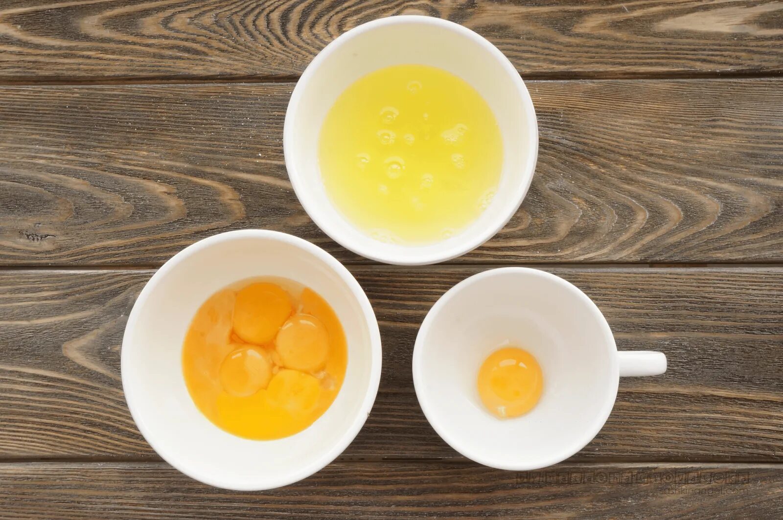 Когда вводить яичный желток в прикорм ребенку. Как давать желток ребенку 7 месяцев. Когда можно давать желток ребенку. Желток с какого возраста. Как правильно давать желток.