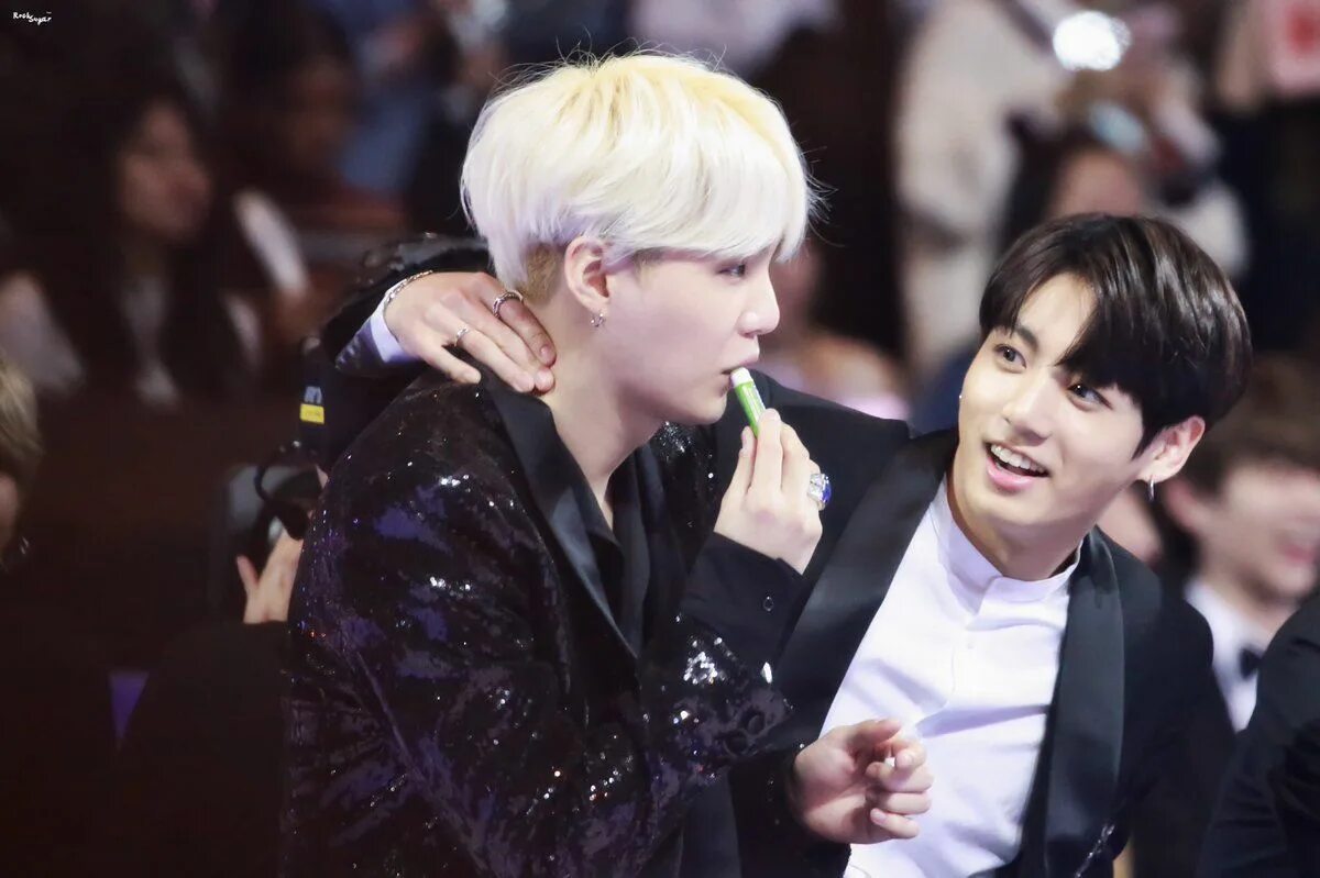 Bts yoonkook арт 18. Юнгуки. Bts 18 art юнгуки. Юнгуки. Шуга бтс.