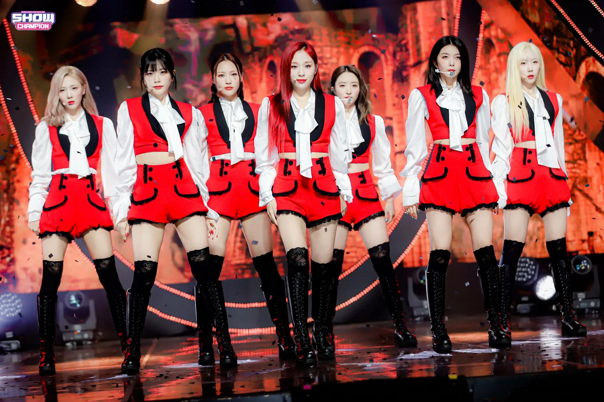 Dreamcatcher шиён белыми короткими волосами. Дримкэтчер бикоз. Женские к поп группы 7 участниками. Шиён dreamcatcher эстетика. Dreamcatcher summer holiday album.