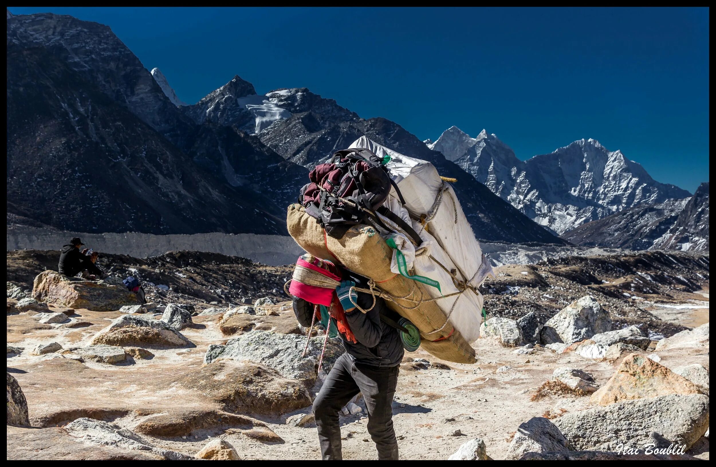 Эверест искусственное сооружение. Портер Непал. Очаг Эверест. Leica Academy Непал.