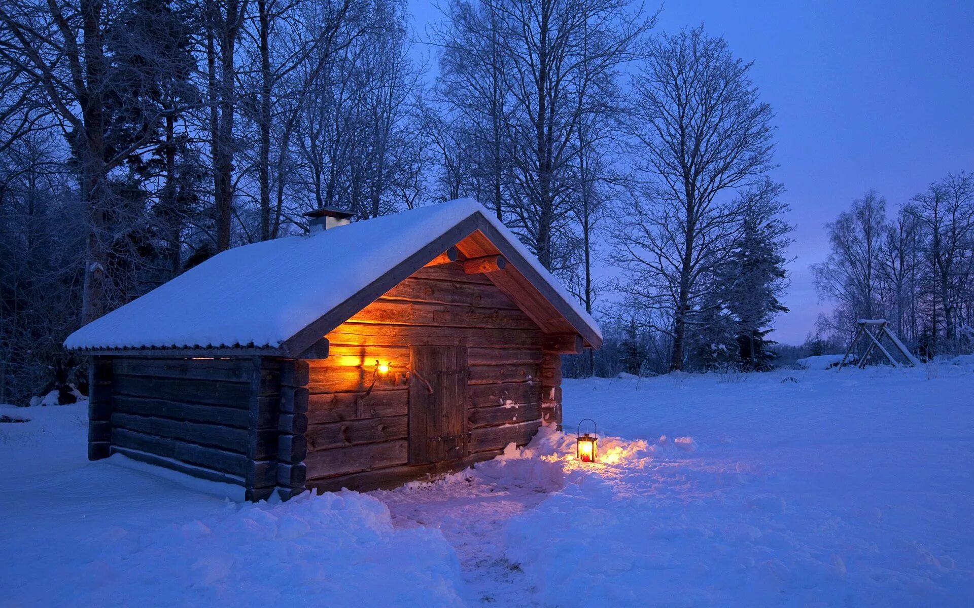 Карелия изба Таежная. Домик в зимнем лесу. Заснеженный домик. Дом зимой. Зайдешь в такую избушку зимой жилым