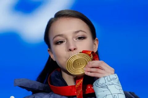 Олимпийская чемпионка по фигурному