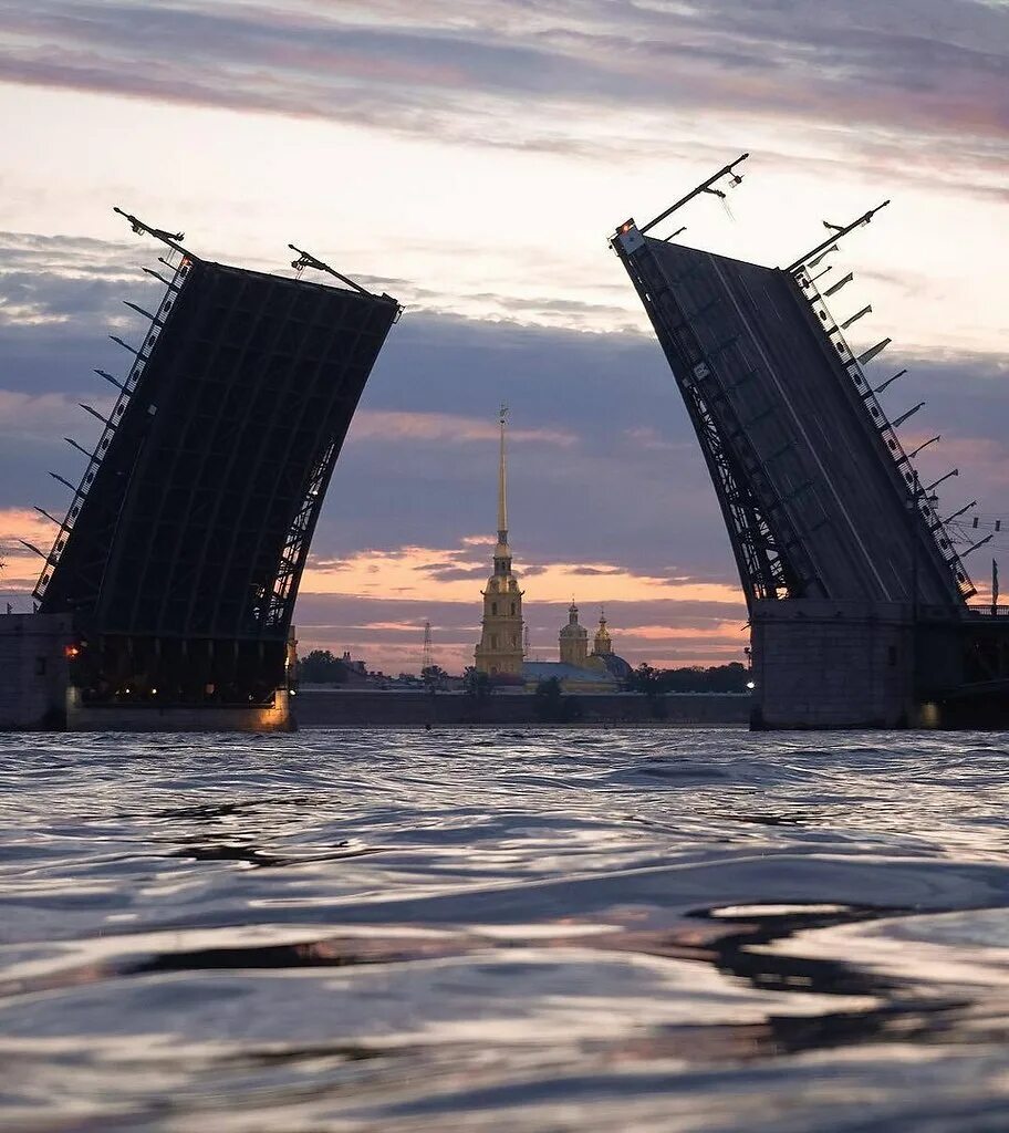 Былые ночи. Белые ночи Санкт-Петербург. Разведенный Дворцовый мост в Санкт-Петербурге. Белые ночи в Санкт-Петербурге Дворцовый мост. Белые ночи Дворцовый мост ночью.