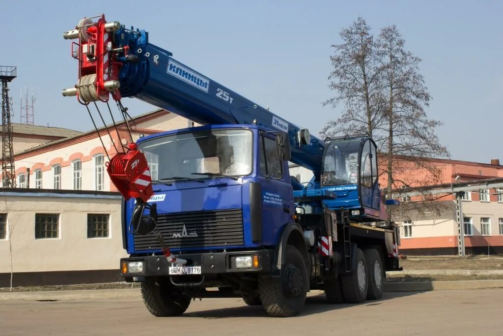 Маз клинцы 25 тонн. Автокран клинцы маз. Автокраном маз кс 55713-6к. Маз 5337 с кму. Маз кс 55713-6в.