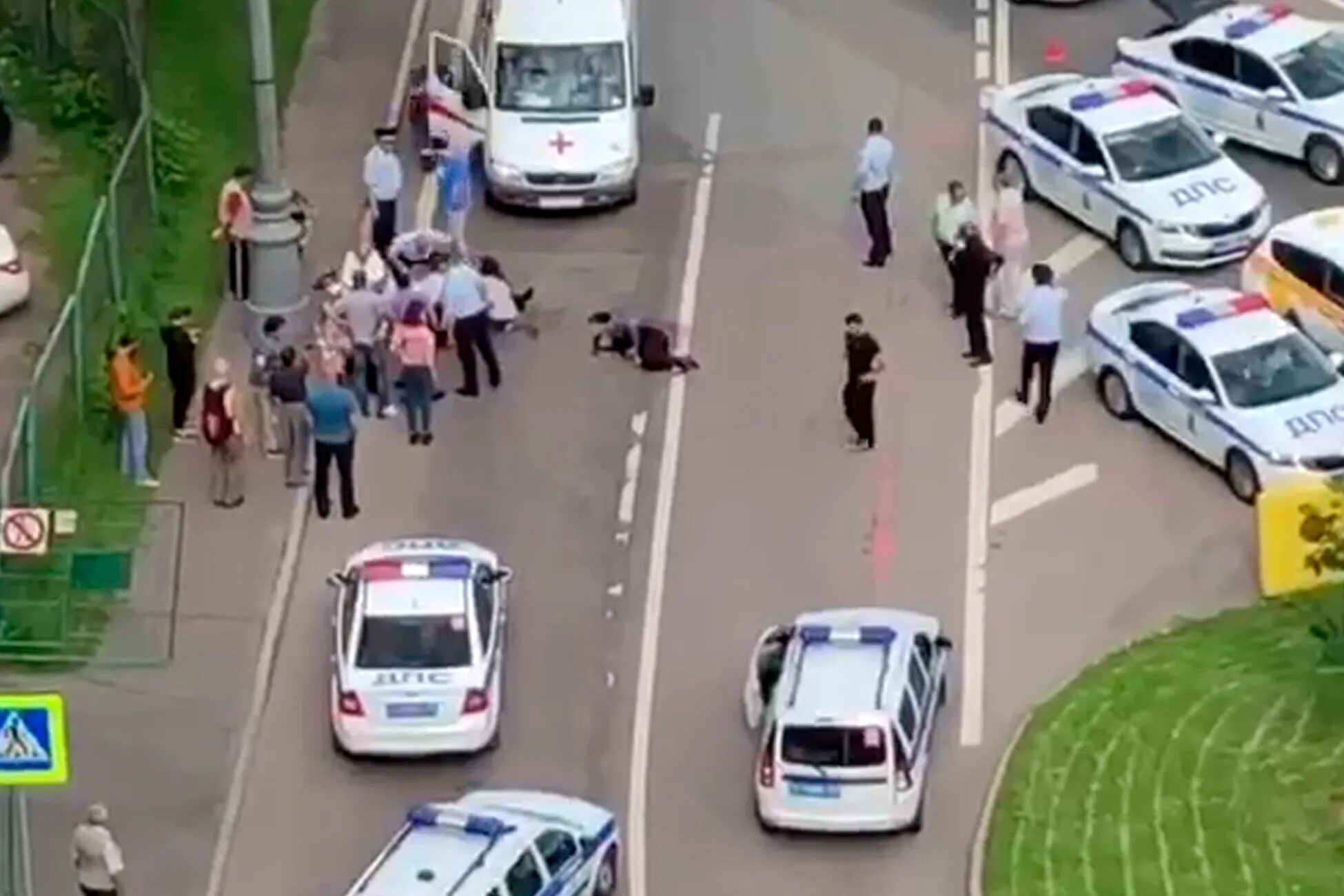 В москве расстреляли людей. Стрельба на Ленинском проспекте ДПС. Расстрелянные сотрудники полиции. Расстрел машины ДПС В Москве. Стрельба в Москве 2021.