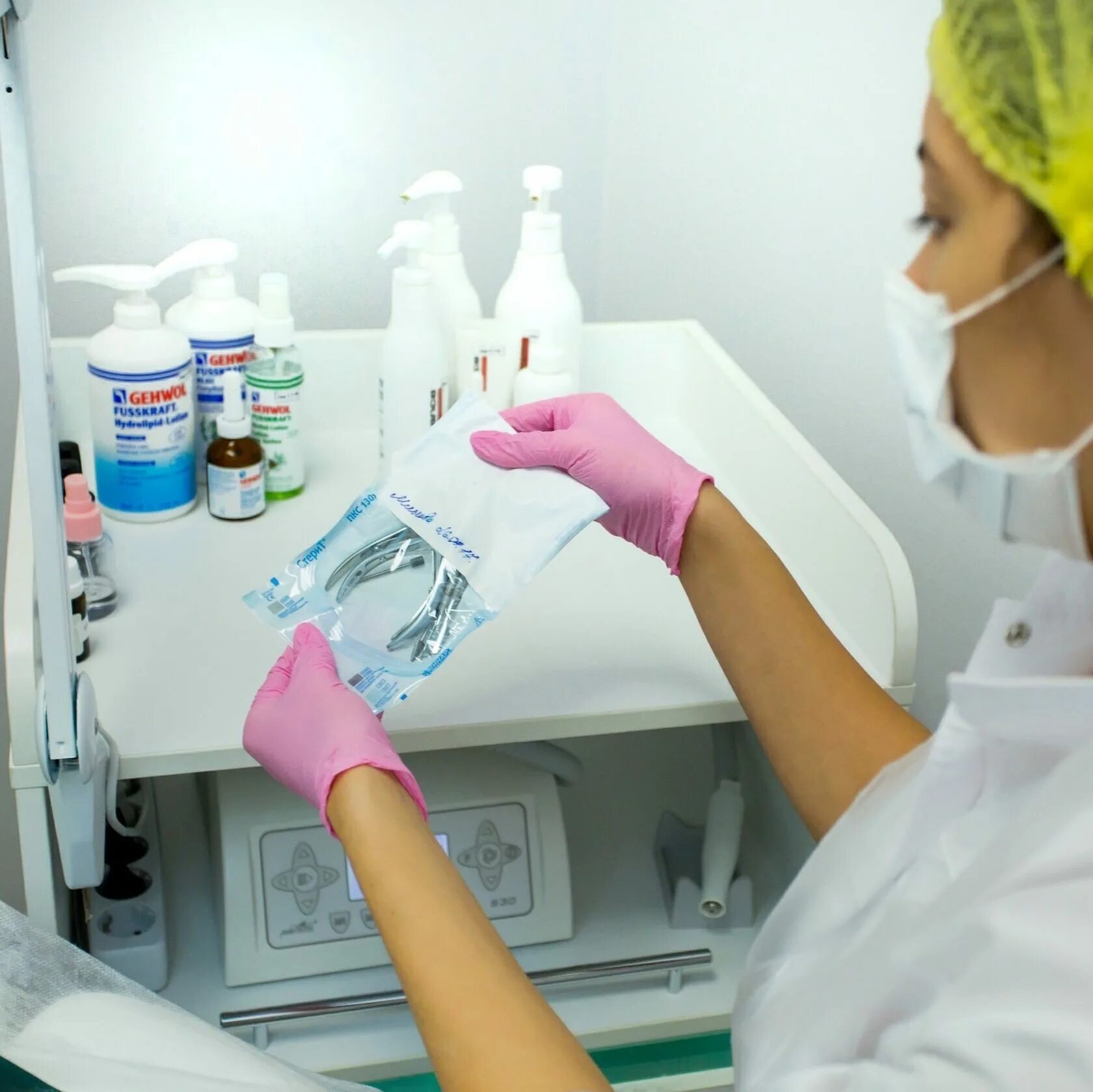 Подолог псков. Аппаратный педикюр. Подолог выучиться. Витрянская элла васильевна. Мастер педикюра педикюра.