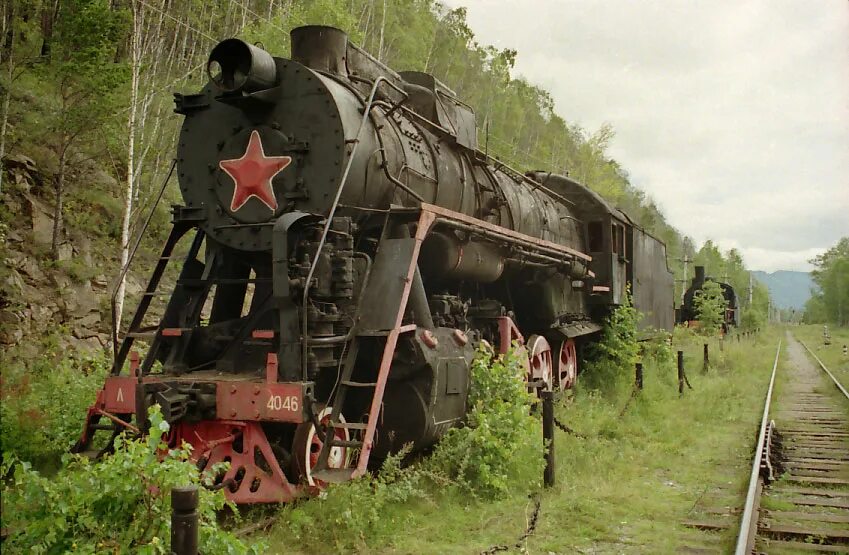 Забытый паровоз. Ржавые паровозы. Паровоз в тайге. Паровозы в СССР В тайге. Паровоз в тайге 70 годы.