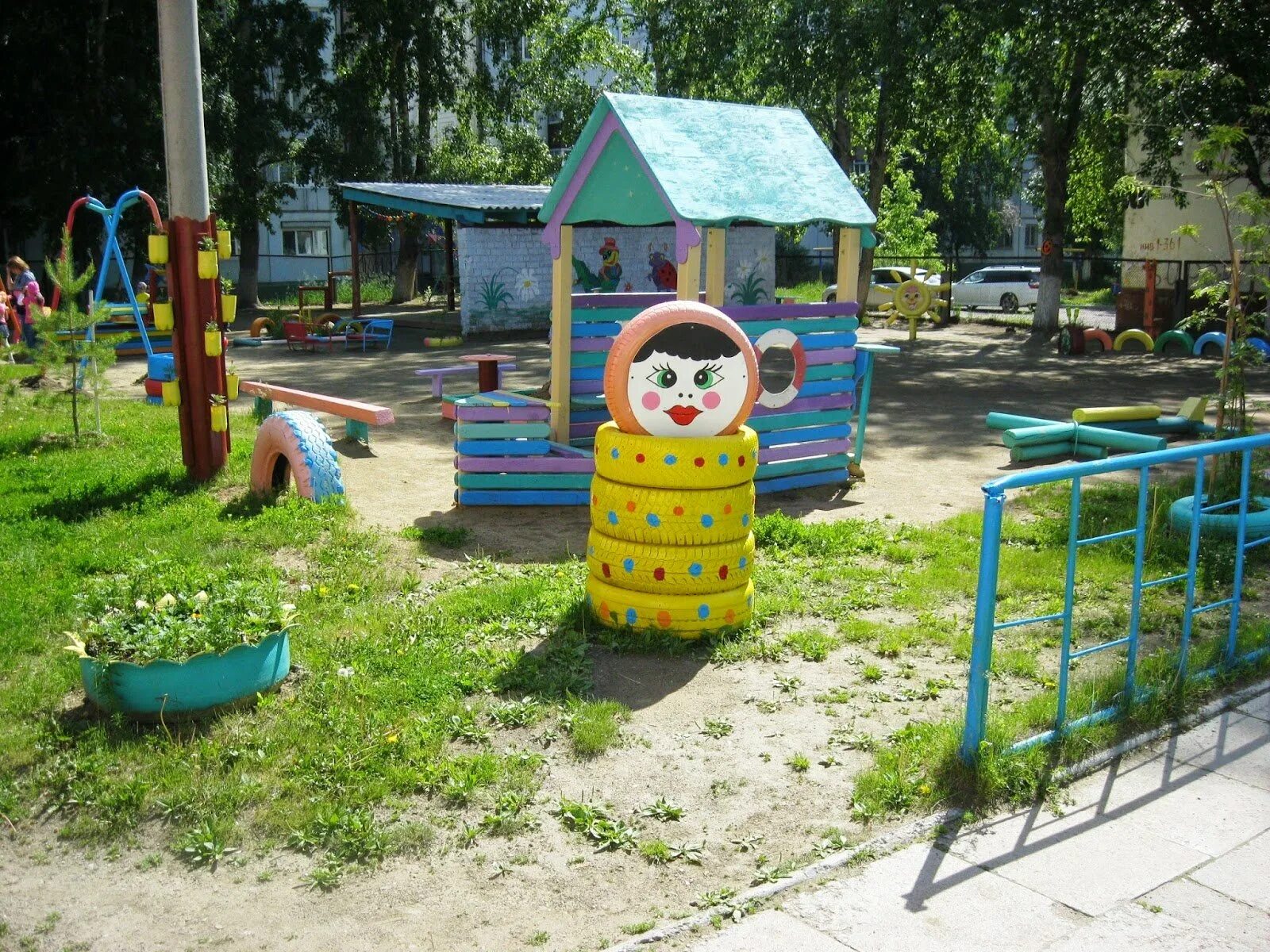 Фото оформления участка детского сада. Украсить площадку в детском саду. участок в детском саду. украшение участка в детском саду. участок детскоготсада\.