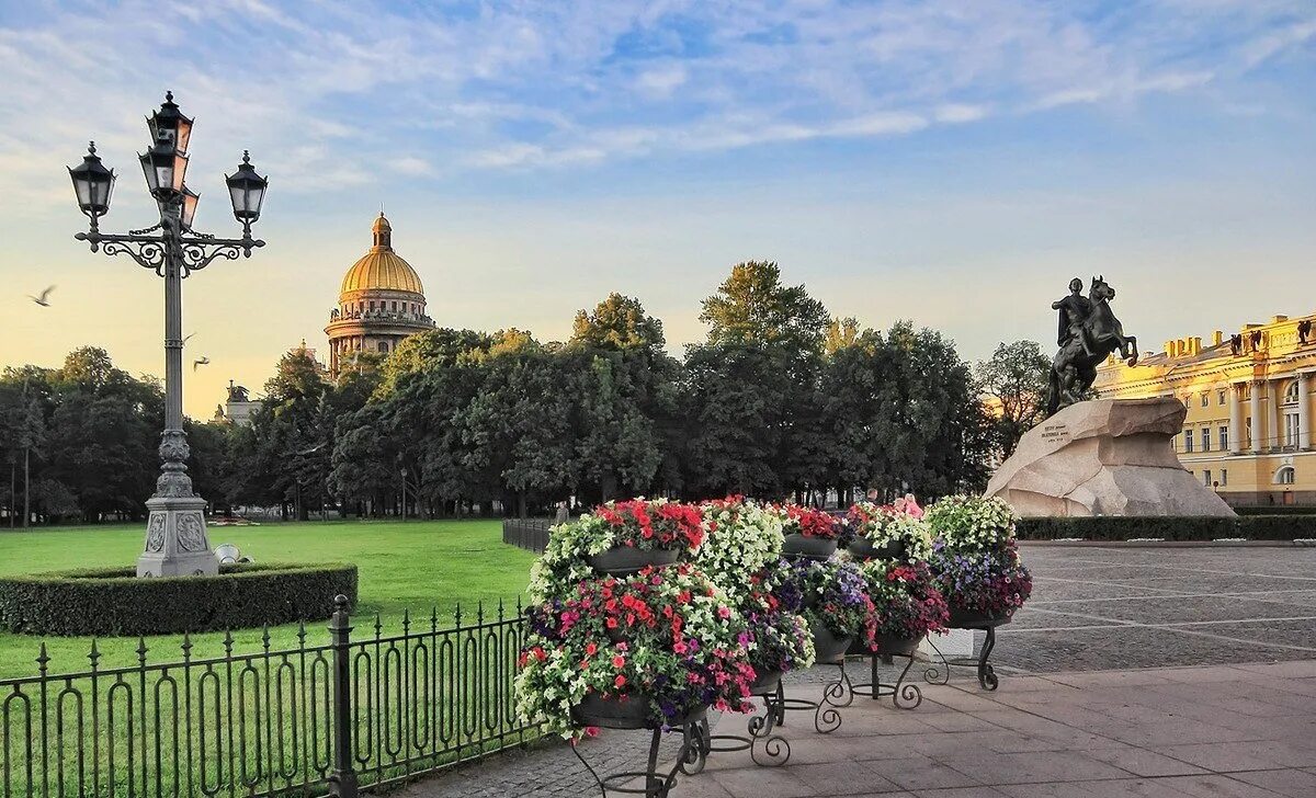 Питер солнечный петергоф. Петербург в начале июня. Питер в июне фото. Санкт-петербург в июне. Исаакиевский собор (1858 г.
