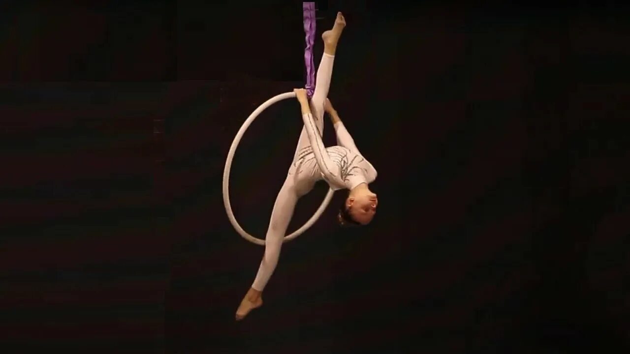 Эльмира земская воздушная гимнастка. Воздушная гимнастика для детей. Воздушная гимнастка. Феникс студия воздушной гимнастики. Кристина сапилова.