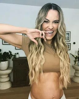 Peta Murgatroyd proudly shows off her baby bump, writing