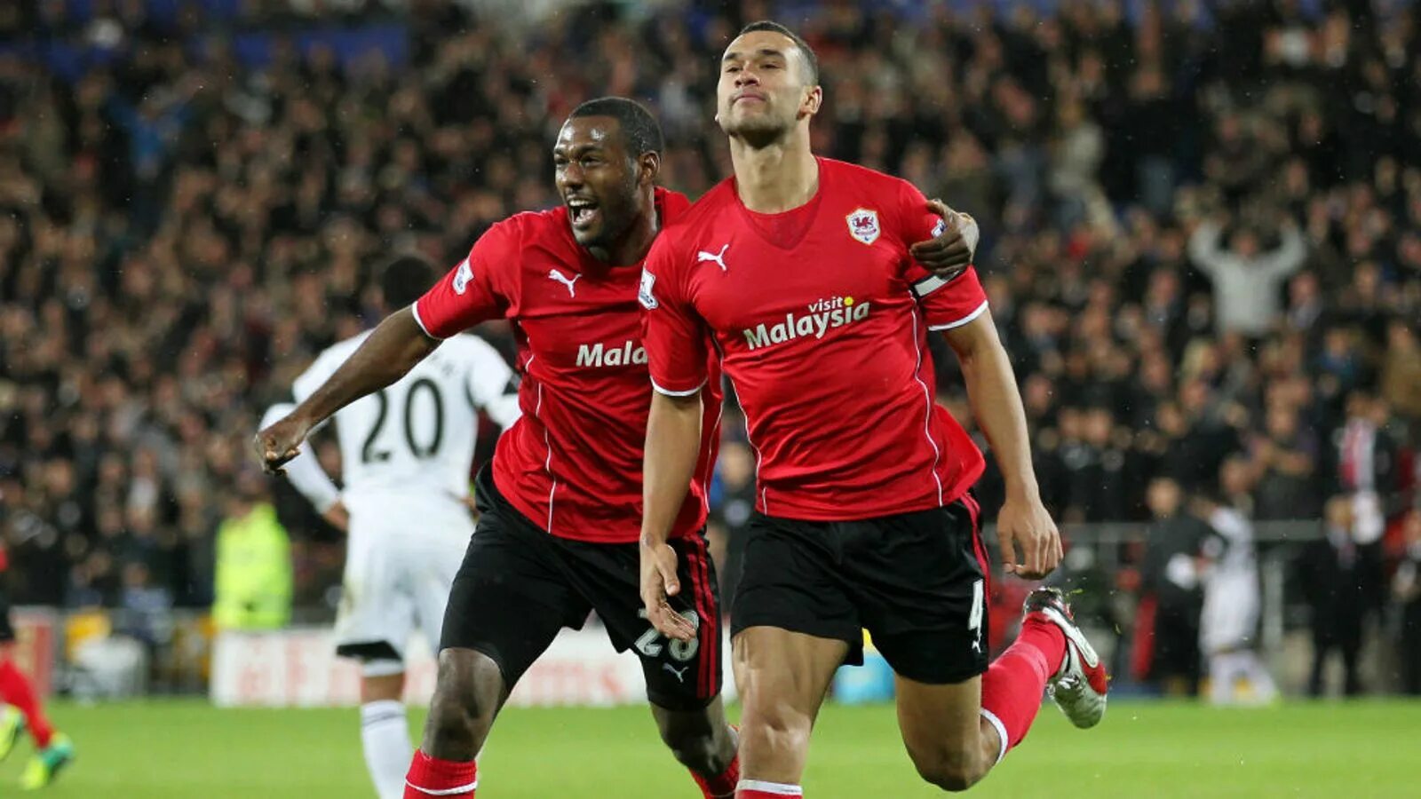 Дервен Фавар Сванси Южный Уэльс. Cardiff Football. Абега Теофил футболист. Cardiff England.