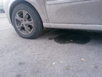 Лужа под машиной от кондиционера