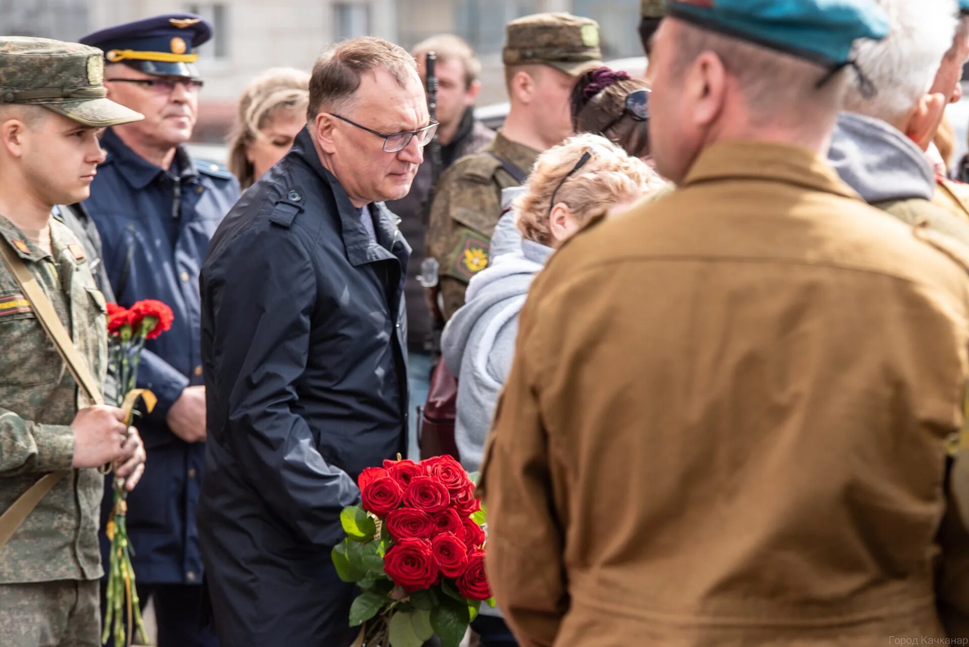 Свежие новости погибших на украине. Похороны солдата погибшего на Украине. Похороны военных погибших на Украине 2022. Прощание с солдатом.