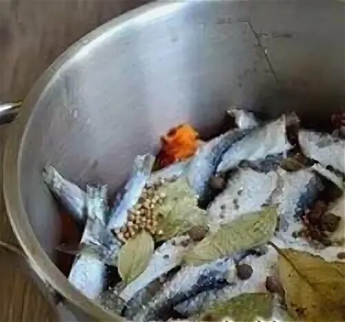 Кильки на зиму. Фото килька с овощами на зиму. брускетта с килькой в томатном соусе. килька в томате в домашних условиях на зиму. ну кто не любит похрустеть засахаренной килькой.
