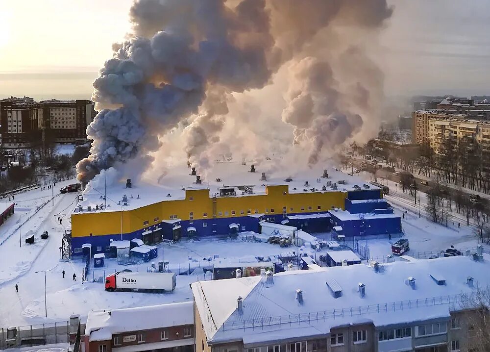 Пожар в ТЦ лента Томск. Томск магазин лента пожар в Томске. Лента Томск Елизаровых 13 пожар. Лента в Томске пожар 21 декабря. 13 декабря 21