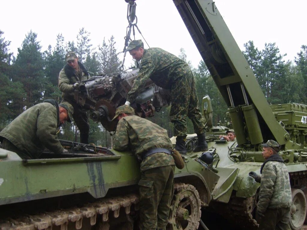 Ремонтные войска. Брэм-1. Брэм т-80. БТР В полевых условиях. Ремонтная рота бронетанковой техники.