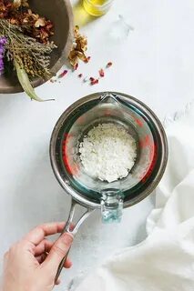 Как очистить чашу от воска