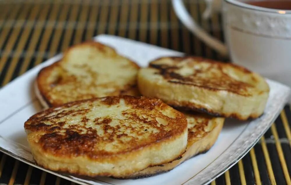 Гренки с яйцом рецепт с фото. Гренки с яйцом. гренки с яйцом и молоком. гренки с яйцом на сковороде. хлеб жареный с яйцом и молоком.