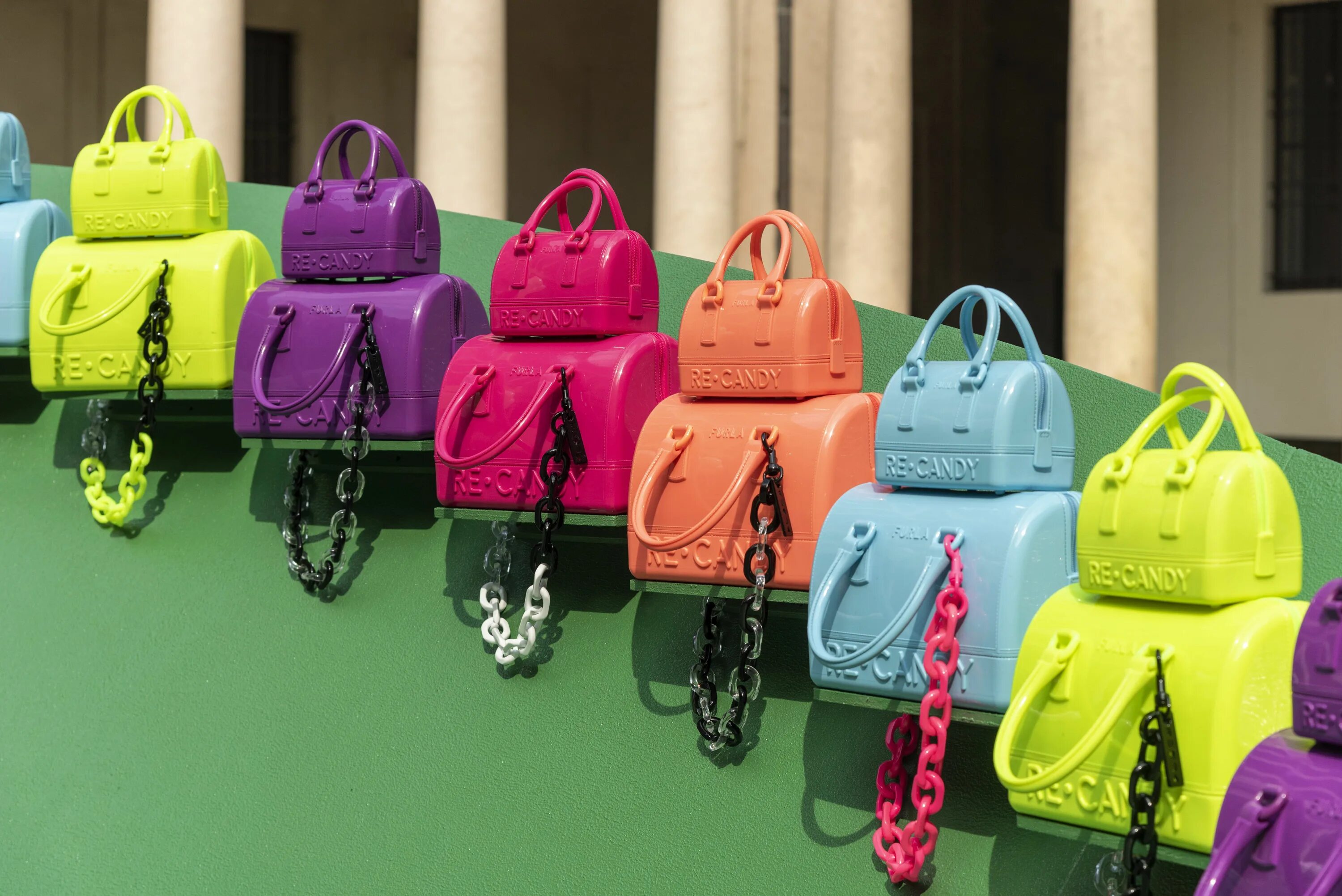 Re bags. Furla Candy Bag. Сумка фурла Ре Кэнди. Фурла Канди сумка Candy. Фурла сумка экологичная.