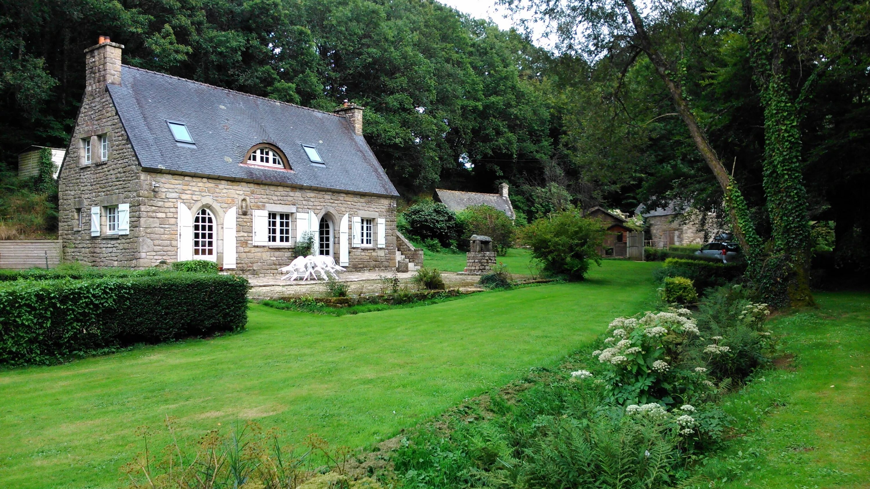 Английские домики с садом каменный Джейн Остен. Стоун Хаус коттедж Гарден. Бретань поместье. Как будет по английскому село