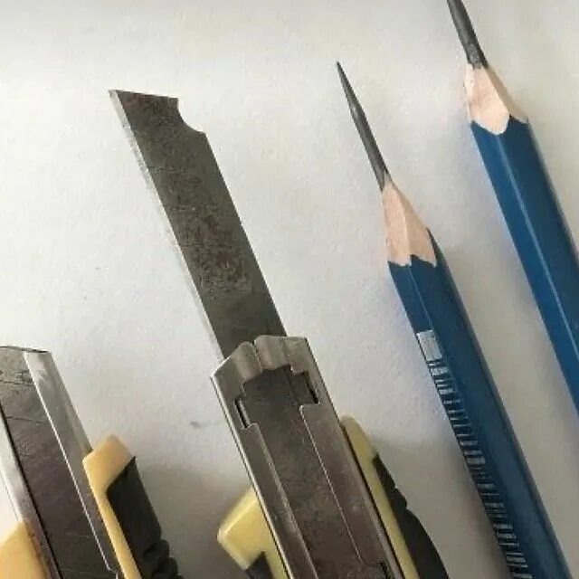 Точеный карандаш. Заточка карандашей для черчения. заточенный карандаш. заточка карандаша для рисования. правильная заточка карандаша для черчения.