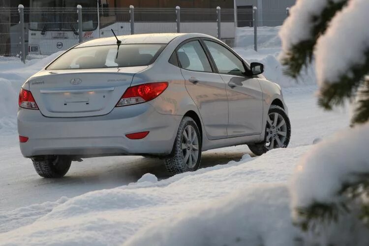 Седанов solaris hs. Хендай Солярис серебристый. Hyundai Solaris 2014. Hyundai Solaris 2016. Хендай Солярис 2016 серебристый.