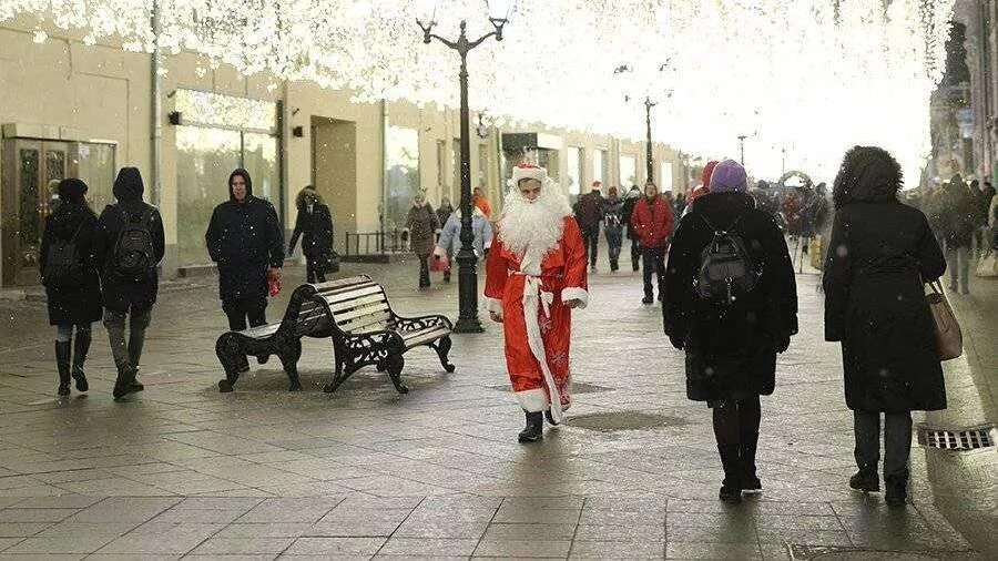 дед мороз заблудился. молд дед мороз в сугробе. когда санта упал на землю фильм 2011. дед мороз упал на землю. дед мороз падает.
