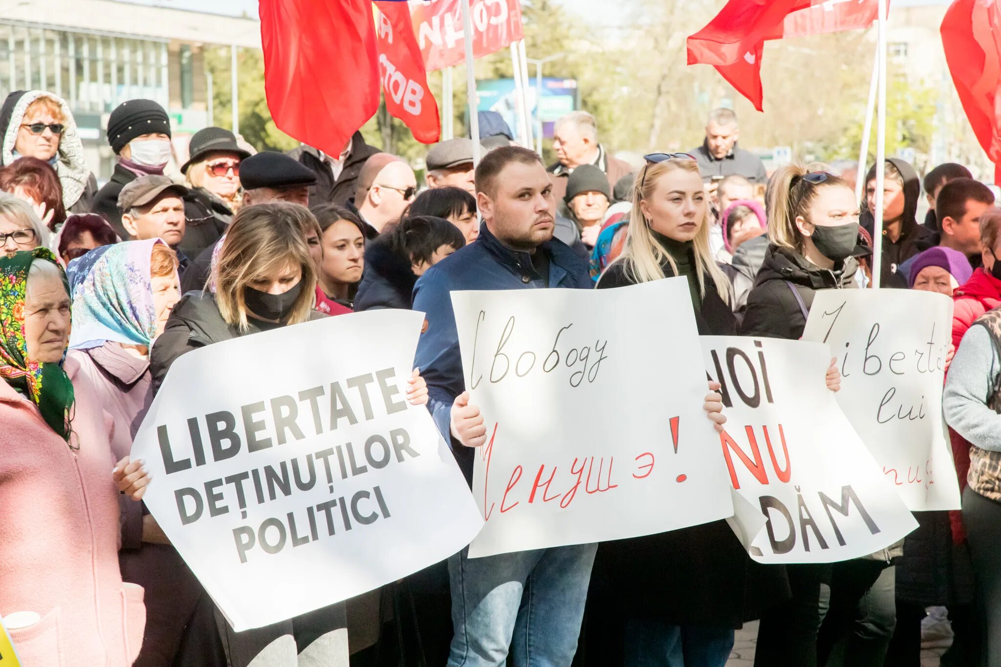Молдова открывает. Протесты. Кишинев протесты. Протесты в Молдавии сейчас. Кишинев люди.