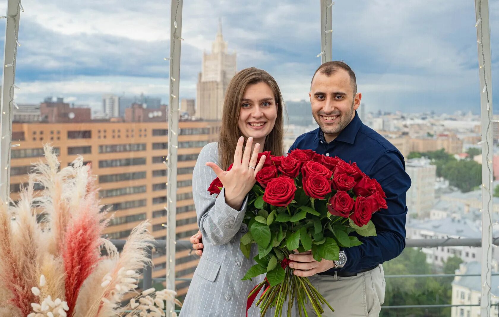 Свидание на крыше екатеринбург. Свидание на крыше Москва. Фотосессия свидание на крыше. Романтическое свидание на крыше в Москве. Свидание на крыше Курск.