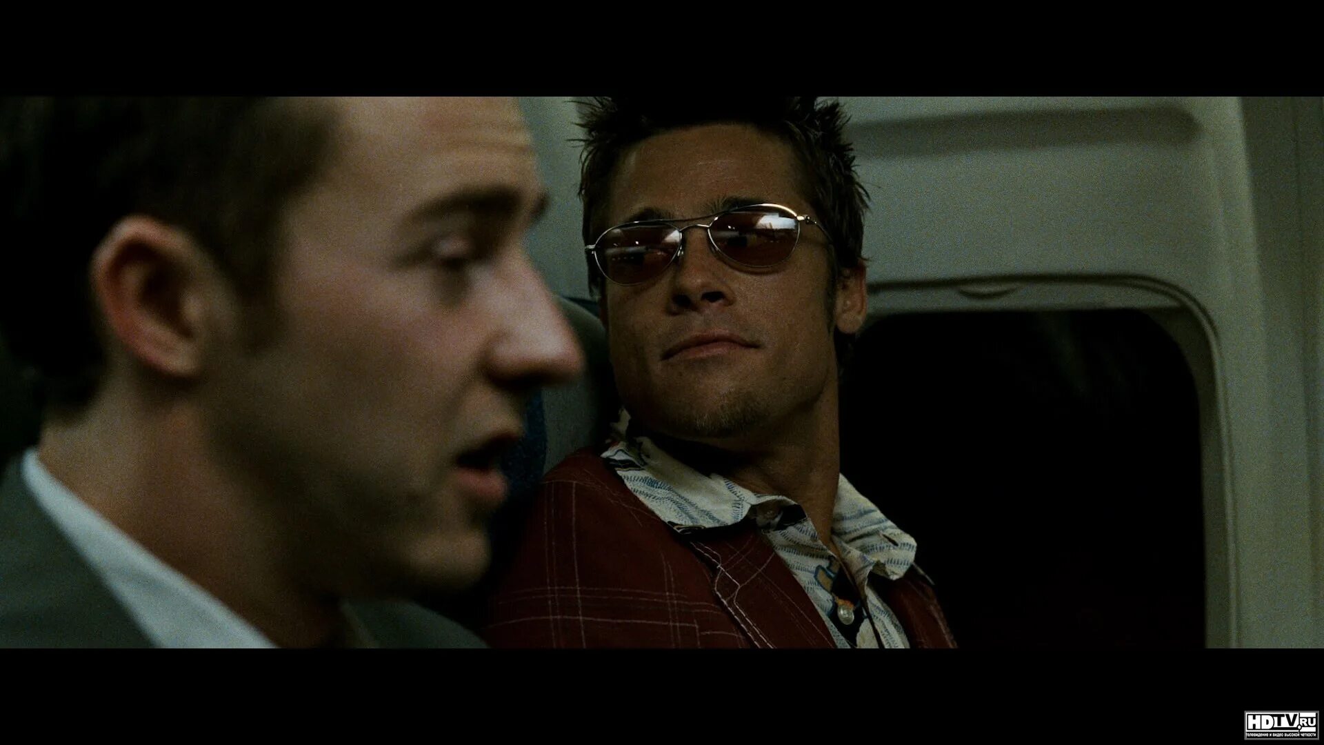 озвучить текст голосом тайлера дердена. тайлер дерден и джек. ходячий призрак фильм. 25 кадры бойцовского клуба. тайлер дерден.