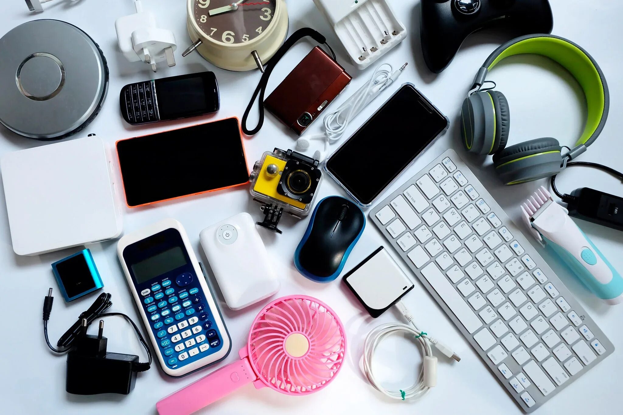 Идеальный рабочий стол. Современные гаджеты для женщин. Табличка напоминалка. Необычные гаджеты. Современные девайсы.