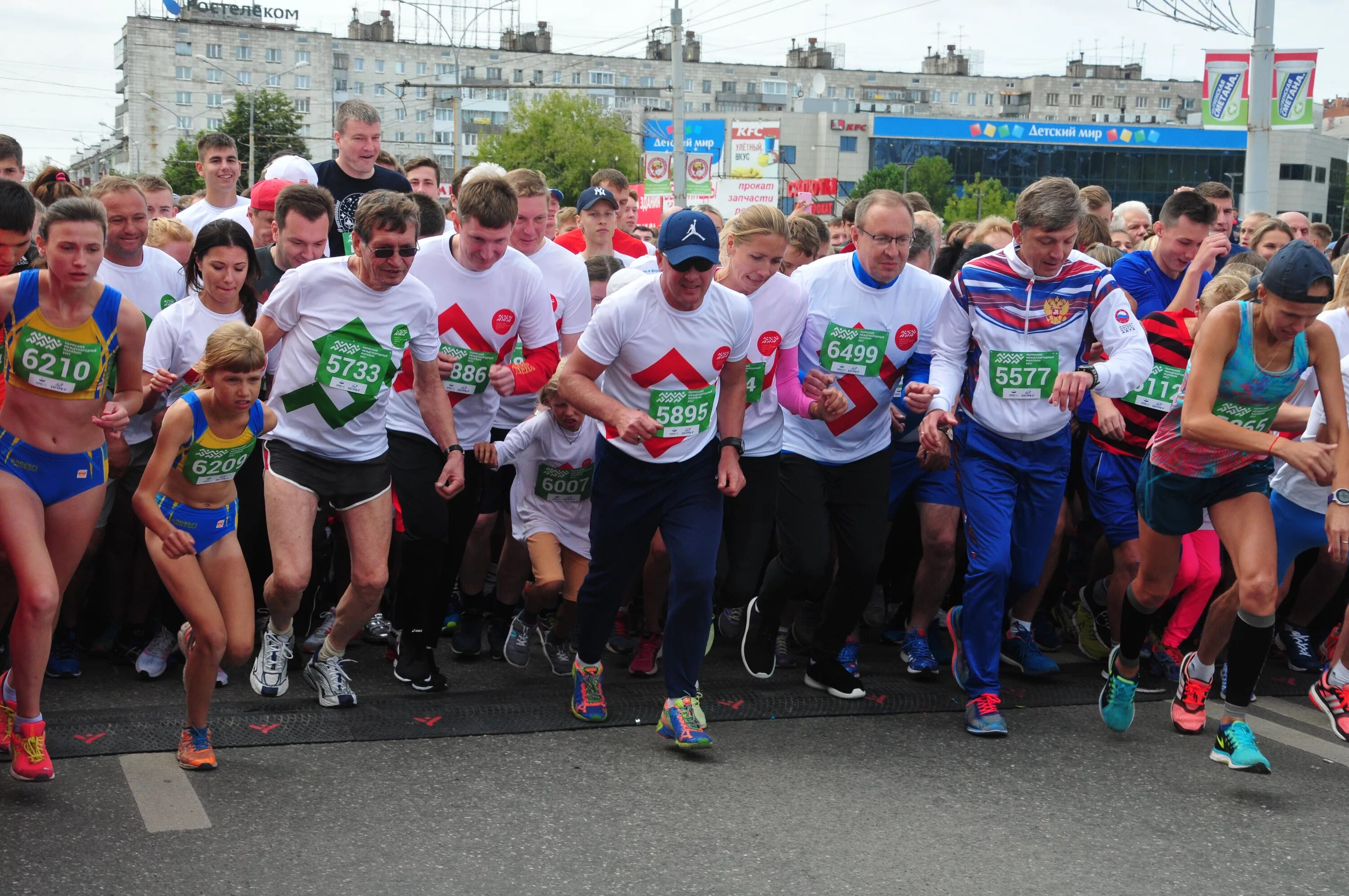 Марафонец награждение. Спортивные награды марафонцев. Марафон наград. Марафонец награждение. Марафон наград.