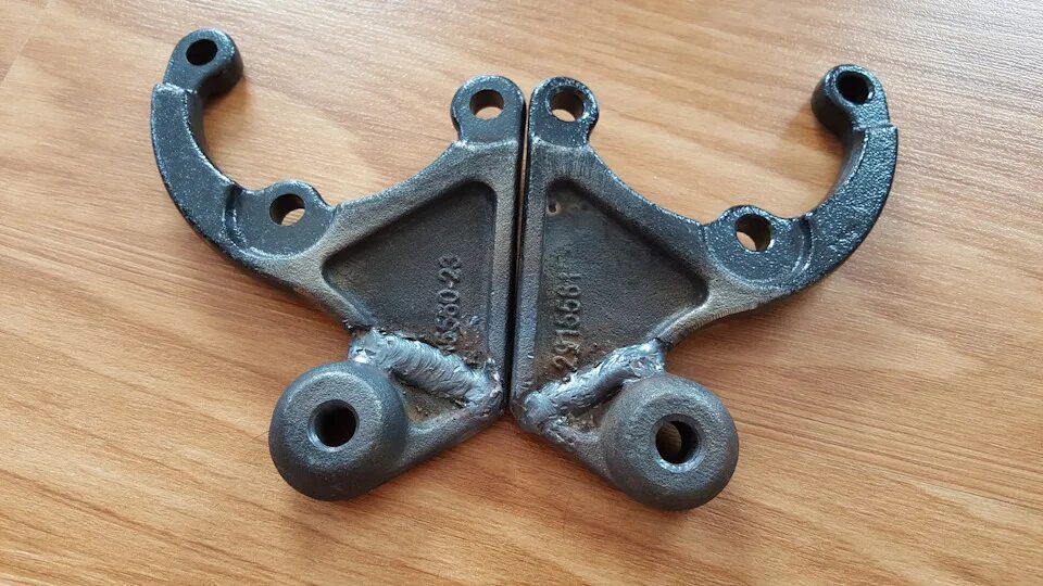 Кронштейн крепления двигателя левый ваз 2123. Кронштейн съемной лебедки шевроле нива. Кронштейн запасного колеса ваз 2123. Кронштейны шевроле нива. Кронштейн крепления радиатора 2123 нива.