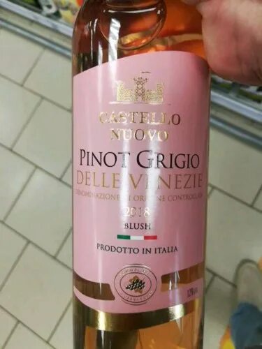 Пятерочка розовые вина. Вино Пино Гриджио розовое. Вино Пино Гриджио розовое в Пятерочке. Вино Пино Гриджио Кастелло Нуово. Вино Пино Гриджио розовое полусухое.