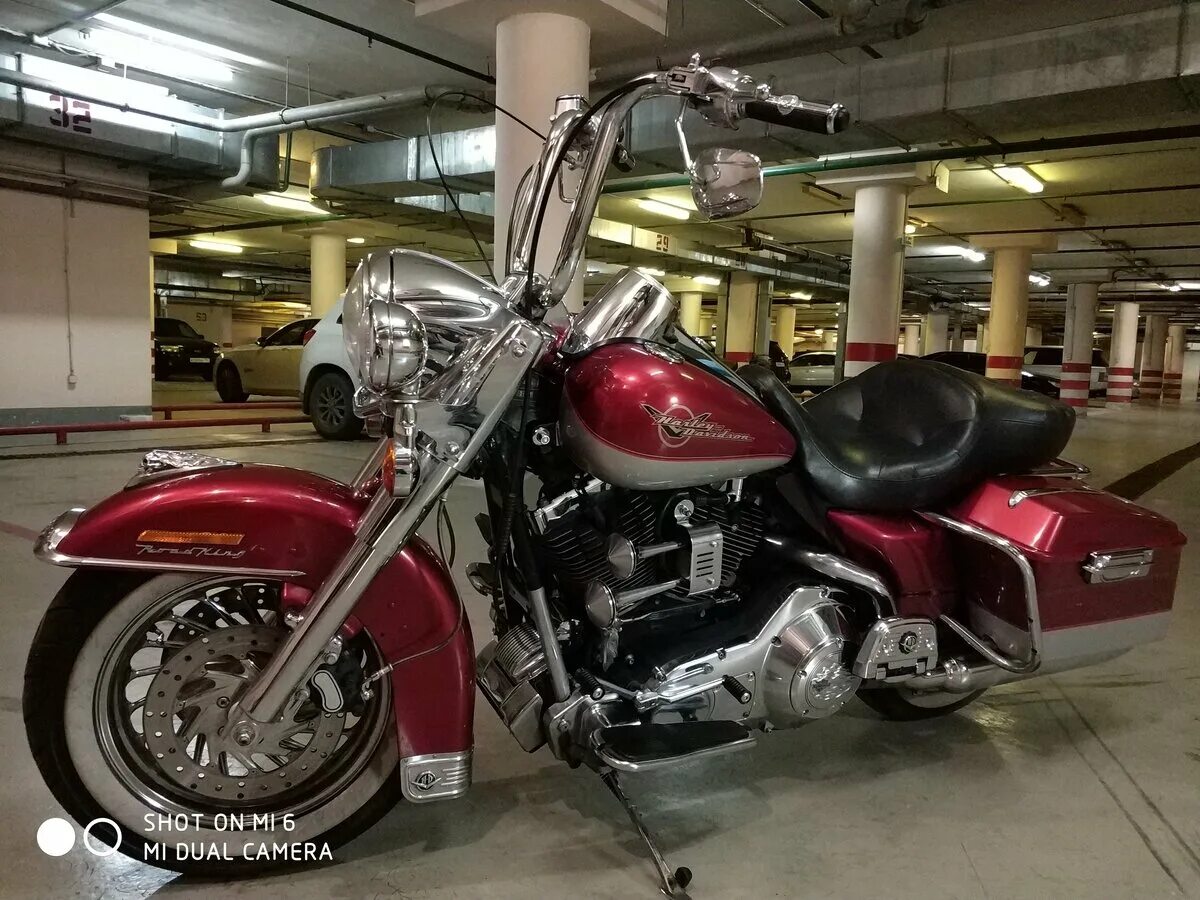 Мотосалон harley davidson. Мотосалон харлей дэвидсон москва. Харли деведсон мотоцикл. Harley davidson cross boss. Харди девинсом мотоцикл.